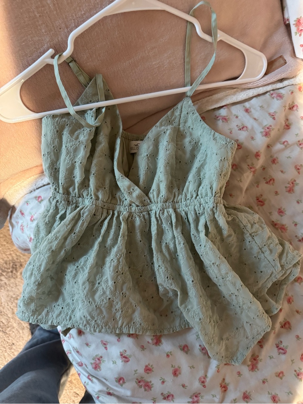 Hollister Mint Green Eyelet Ruffled Tank - Picture 2 of 3